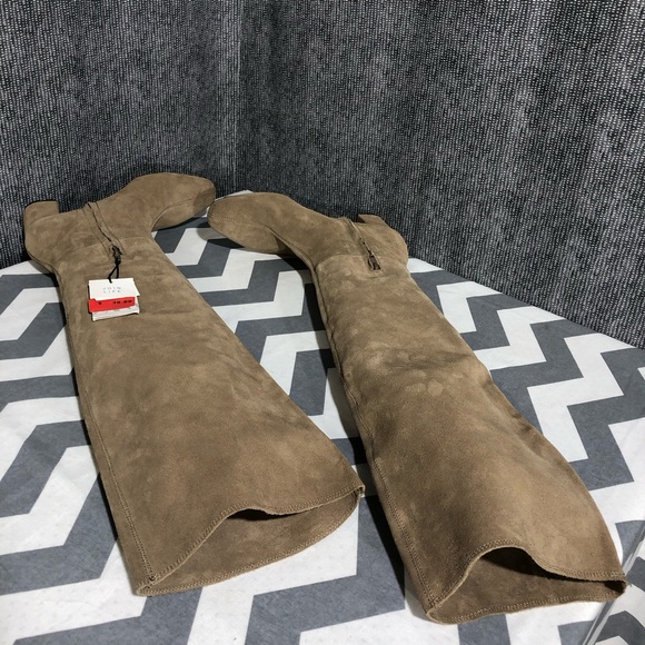 NWT ZARA Knee High Suede Boots - Picture 4 of 16